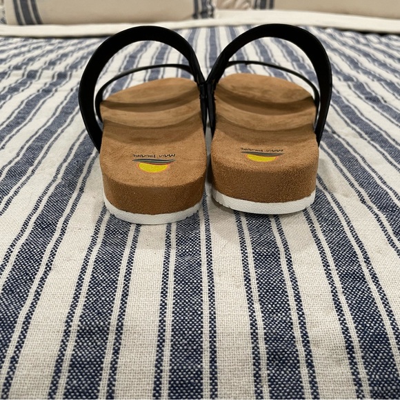 Women’s sandals size 10 - Picture 4 of 5